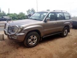 4X4 TOYOTA LAND CRUISER 7PLACES