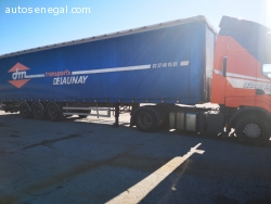 Tracteur Renault premium et une semi remorque